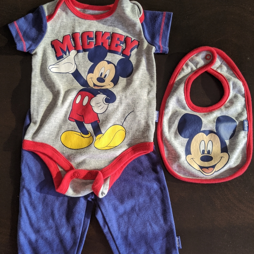 Disney Mickey Mouse Bib set